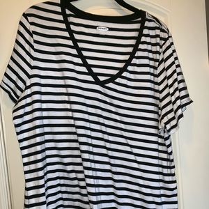 Short sleeve vneck shirt